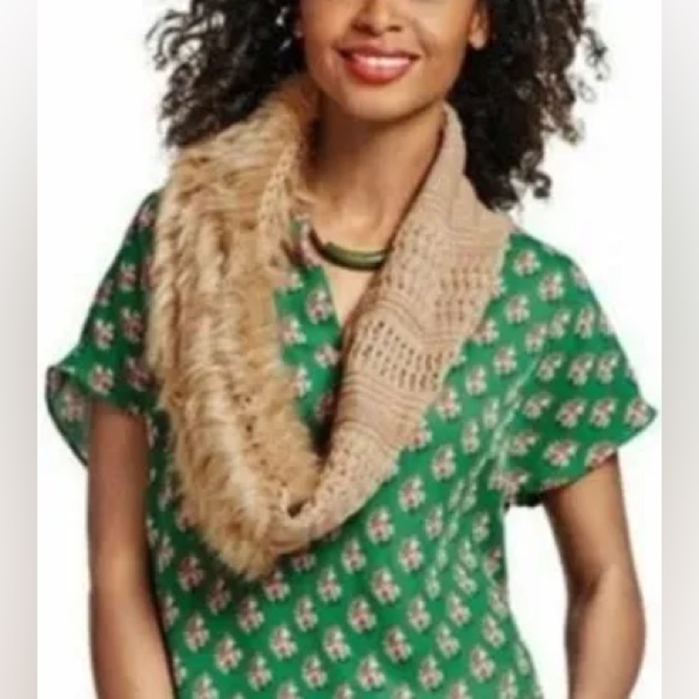 CAbi Style 3252 Stevie Green Floral Blouse Top Notch Neck - Picture 6 of 7